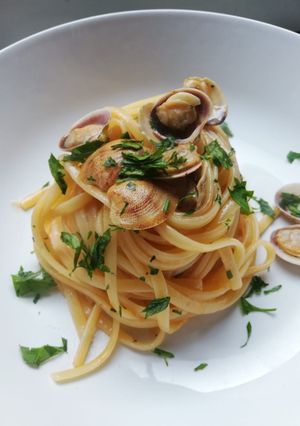 A picture of Linguine with Clams.