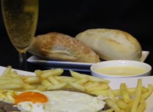 Foto de Bife com molho estilo Portugália