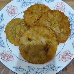 A picture of Cucur gula merah.