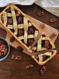 Crostata vegana con marmellata di prugne e noci pecan