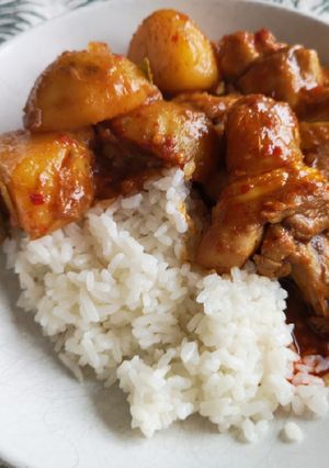 A picture of Curry chicken in rendang way.
