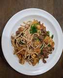 สปาเก็ตตึ้,กะเพรา,เนื้อริบอาย,ไข่เจียว - คีโต