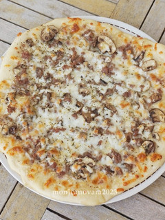 Foto resep Beef & Mushroom Pizza with Garlic Mayo Sauce