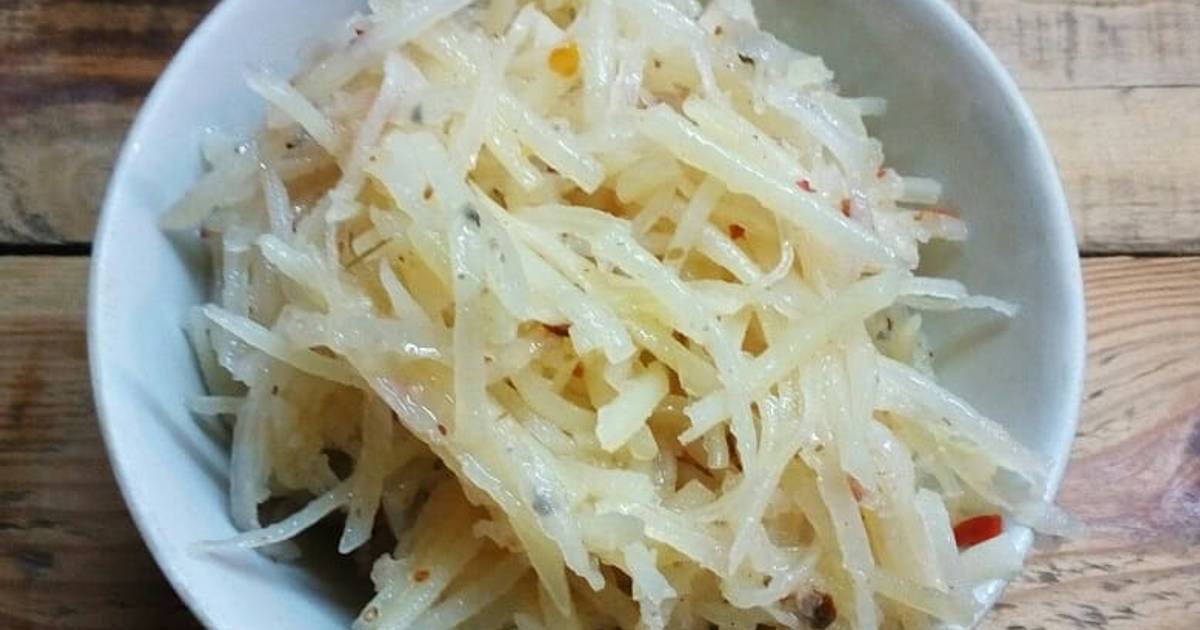 Картофель по корейски с мясом. Камдича по-корейски. Картофель по корейски. Маринованная картошка по корейски. Картофельные отростки по корейски.