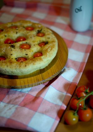 Foto di Focaccia di patate con pomodorini