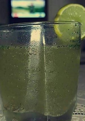 A picture of Mint water.