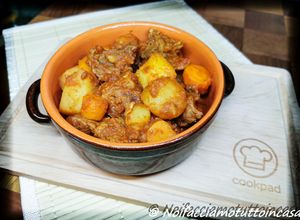 Foto di Spezzatino di Manzo in umido con patate, carote e cipolline borettane