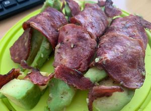 Foto resep Beef bacon avocado
