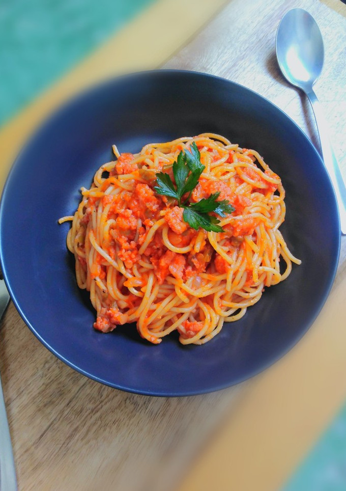 Una foto de Spaghetti boloñesa de salchichas