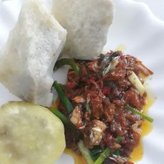 A picture of Yam and sauce.