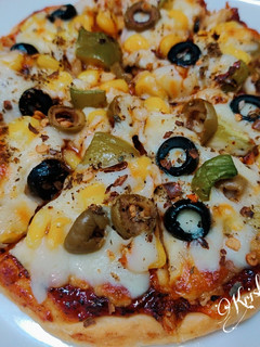 A picture of Cheese pizza 🍕.