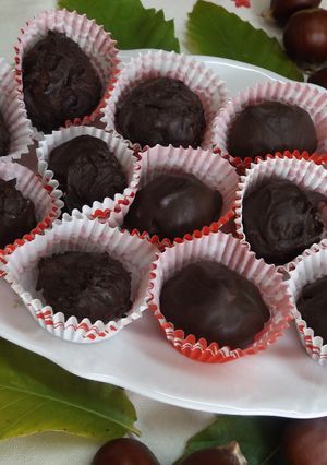 Una foto de Castañas en almíbar recubiertas con chocolate