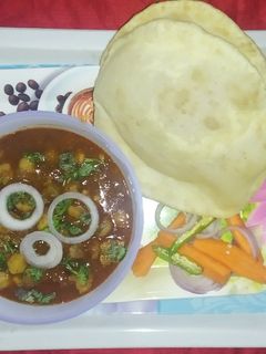 छोले भटूरे (Chole Bhature Recipe In Hindi) रेसिपी मुख्य फोटो