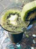 Chia seeda kiwi smoothie