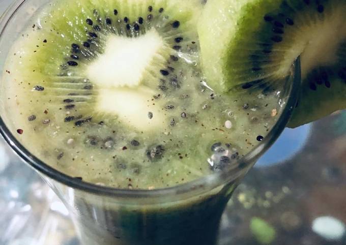 Chia seeda kiwi smoothie