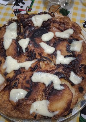 Una foto de Tortilla de papa con cebolla y queso muza