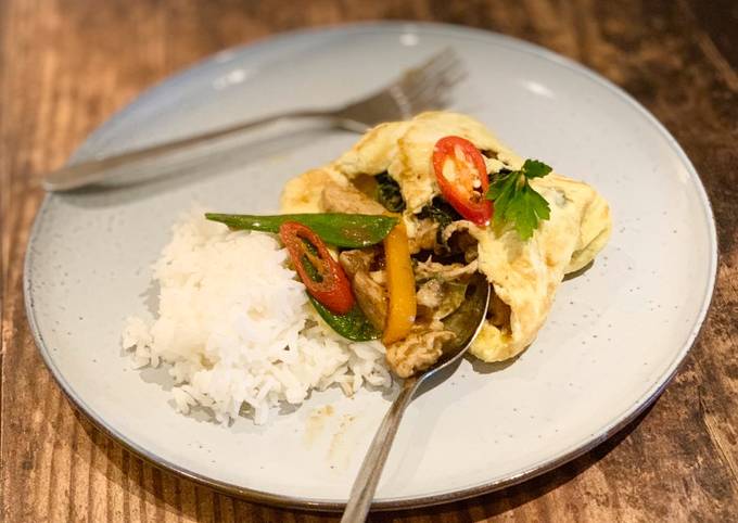 Chicken green curry stir-fry wrapped in omelette