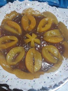Una foto de Tarta de dulce de leche y durazno natural