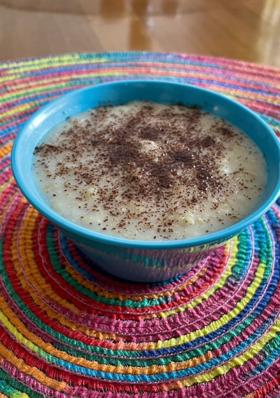 Una foto de Postre de plátano 🍌 coco 🥥 y sésamo