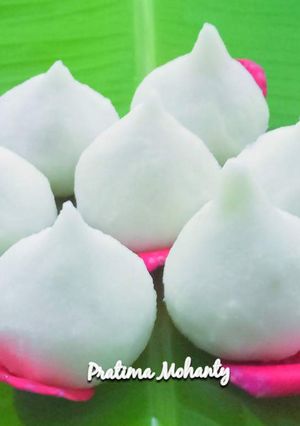 A picture of Manda Pitha(Rice Flour Dumpling).