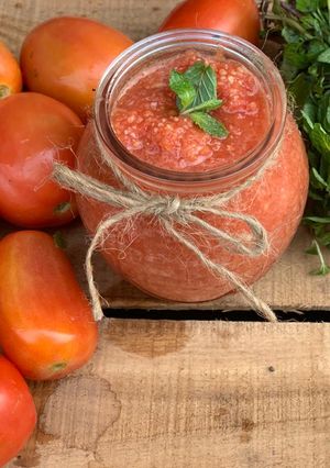 A picture of Tomato purée.