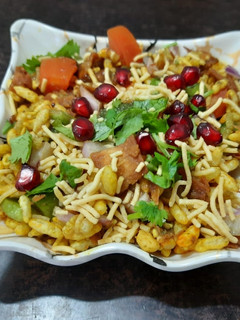 ચટપટી ભેળ (Chatpati Bhel Recipe In Gujarati) રેસીપી મુખ્ય ફોટો