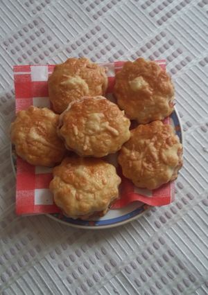 Tejfölös, sajtos, sonkás kelt akármi recept fotója