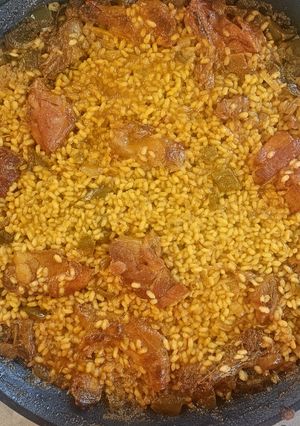 Una foto de Paella de carne