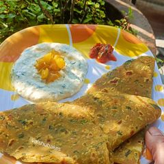 A picture of Horsegram Paratha With Green Vegetables.