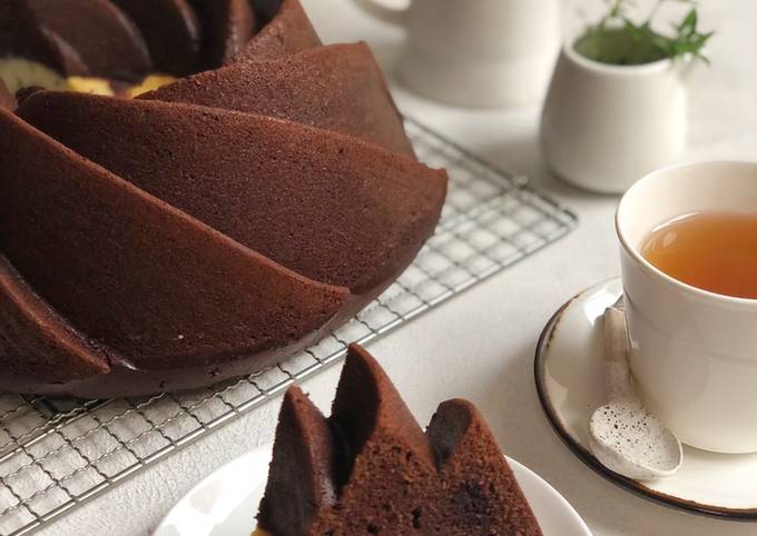 Chocolate Cream Cheese Bundt Cake - 2 telur