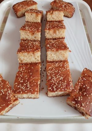 صورة لوصفة كيك المربى والسمسم