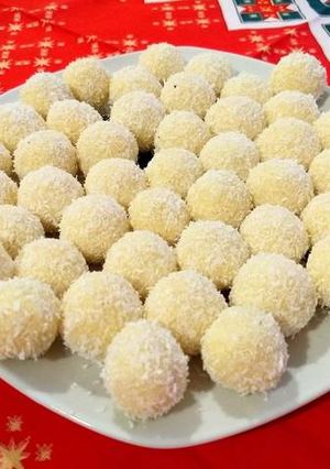 O poză a rețetei Raffaello, biluțe cu cocos.