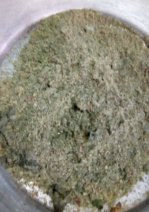 A picture of Curry leaves podi.