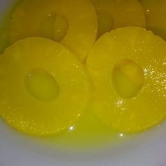 A picture of Pineapple in syrup.