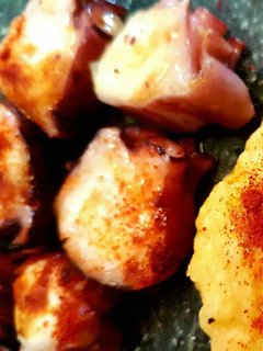 Una foto de Pulpo a plancha con puré de patatas al pimentón