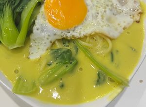 Hình của món Mỳ chay bí đỏ cùi dừa.