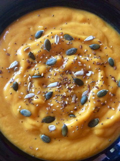 Una foto de Crema de calabaza y zanahorias con semillas 🍁
