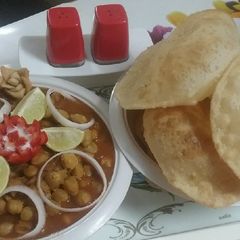 A picture of Chole-Bhature.