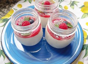 Foto principal de Panna cotta vegana de coco y vainilla 🥥