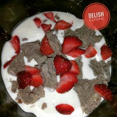 A picture of Strawberry flavored furaghurt.