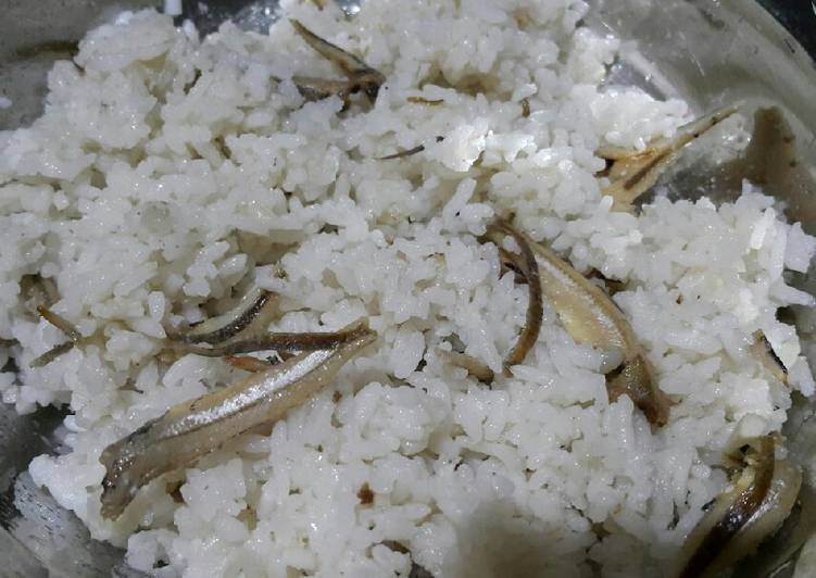 Bagaimana Menyiapkan Nasi liwet teri rice cooker, Menggugah Selera