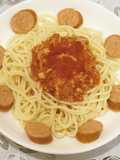 Mì Spaghetti sốt thịt bằm và xúc xích