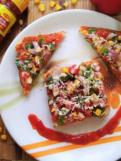 A picture of Tawa SweetCorn Bread Pizza.
