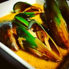 A picture of Mussels in white wine and garlic broth.