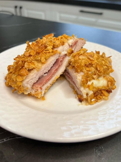 Una foto de Lomito crujiente con jamón y queso