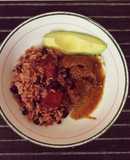 Arroz con frejoles negros y guiso de carne