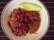 Una foto de bondiola de cerdo y arroz