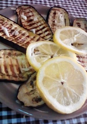 Una foto de Berenjenas grilladas al limón (⁠灬⁠º⁠‿⁠º⁠灬⁠)⭐