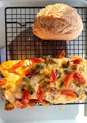 รูปของ Pumpkin Foccacia with Capers Sherry Tomato and Pumpkin Seed + Onion🍞🍅🎃