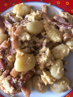 Una foto de Ñoquis en salsa carbonara